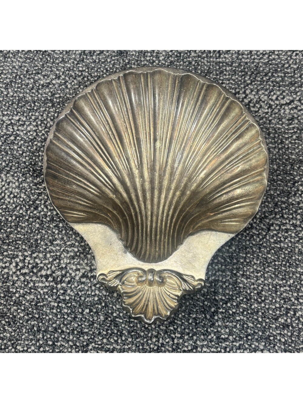 Vintage International Silver Co. Silverplated Shell Dish - Picture 5 of 8